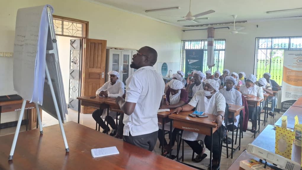 VIJANA MKOANI KATAVI WAPATA MA...