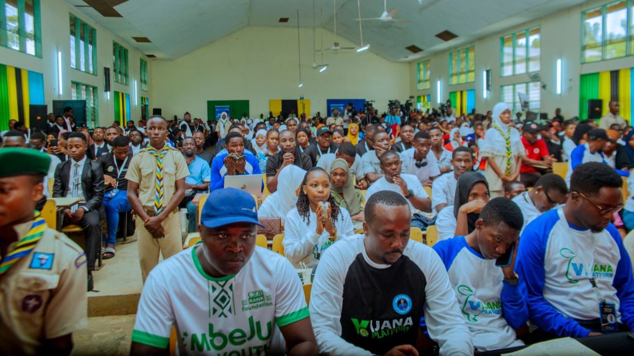 JUKWAA LA VIJANA LAZINDULIWA -...